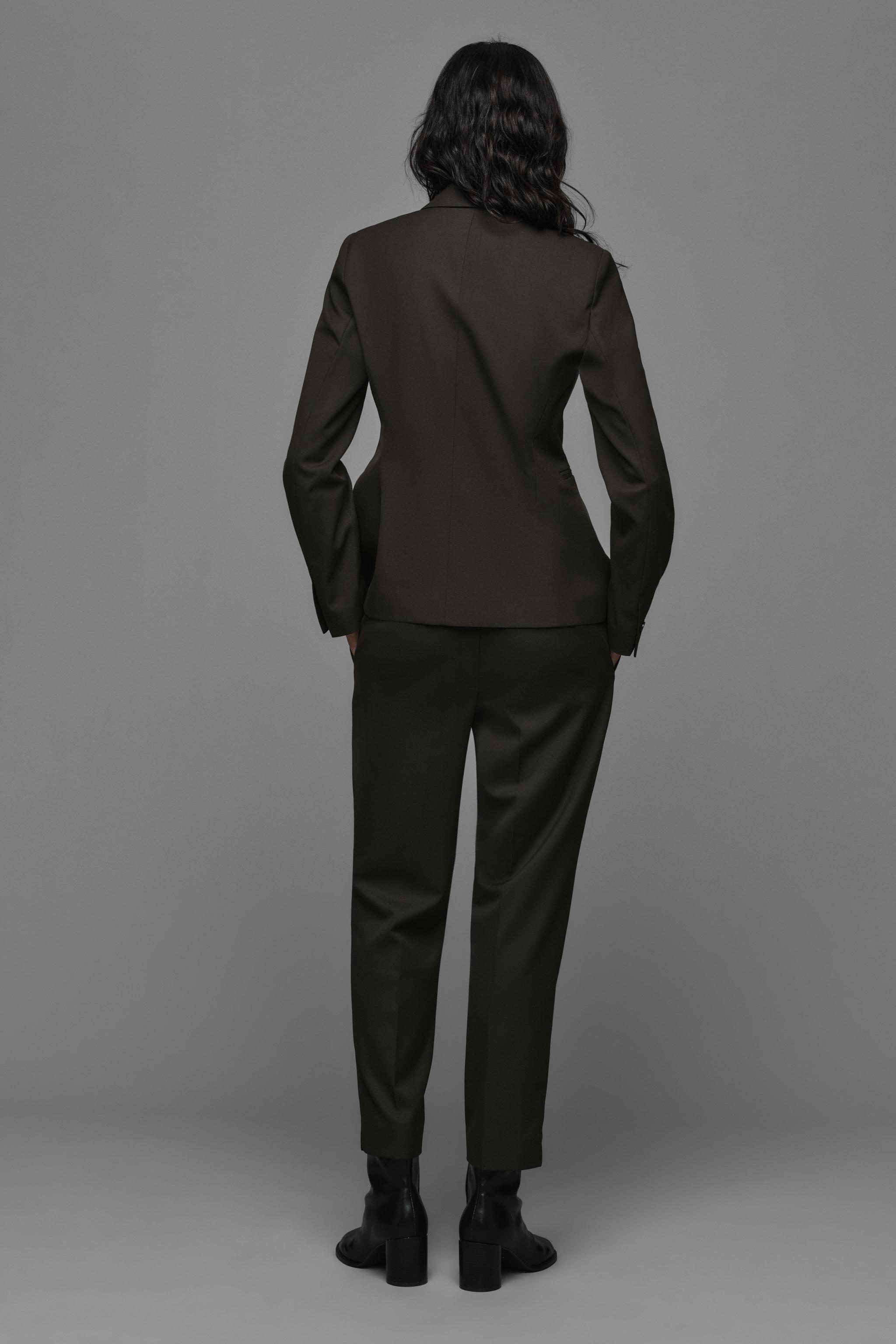VESTE AJUSTÉE À ÉPAULETTES